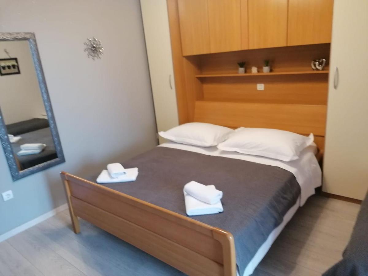 Apartments Moso Tučepi Eksteriør billede