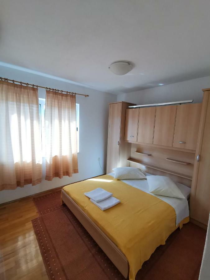 Apartments Moso Tučepi Eksteriør billede