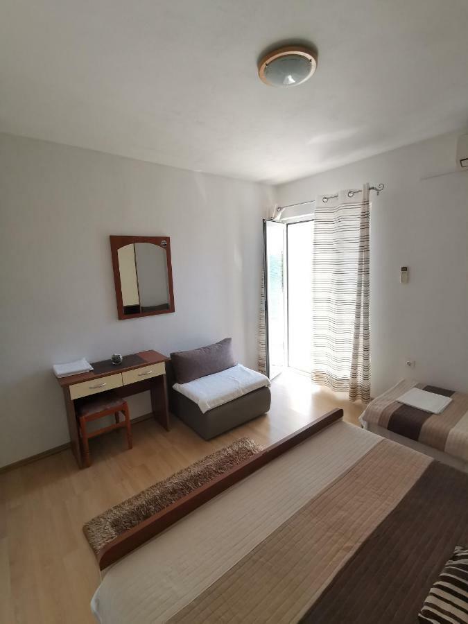 Apartments Moso Tučepi Eksteriør billede