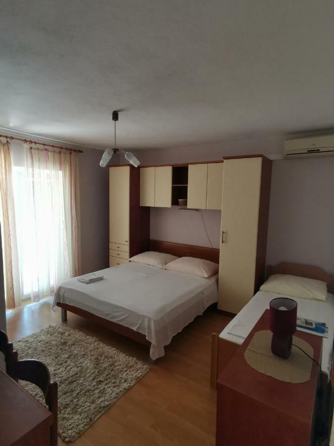 Apartments Moso Tučepi Eksteriør billede