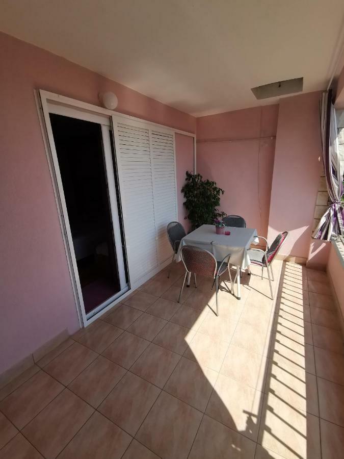 Apartments Moso Tučepi Eksteriør billede