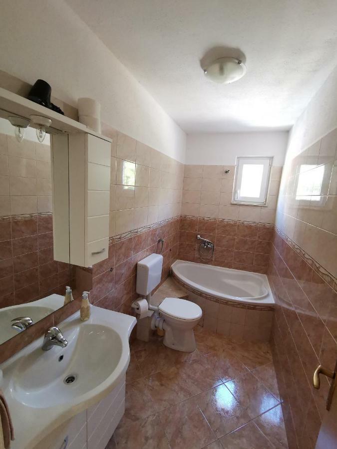 Apartments Moso Tučepi Eksteriør billede